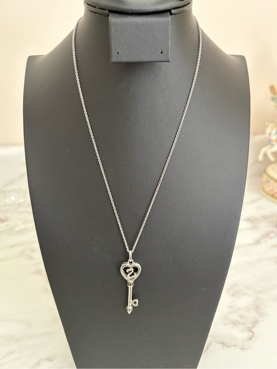 Kay Jewelers Jane Seymour Collection Jewelry - Sterling Silver Heart Key Pendant Necklace - Silver